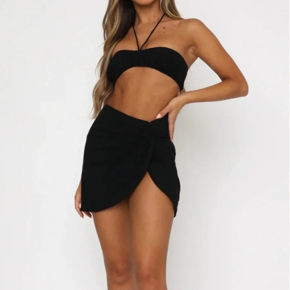 Italian Romance Crop & Sunset Views mini skirt in Black size small